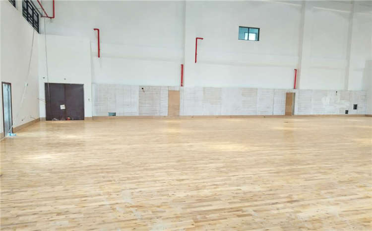 nba籃球場地板是什么牌子