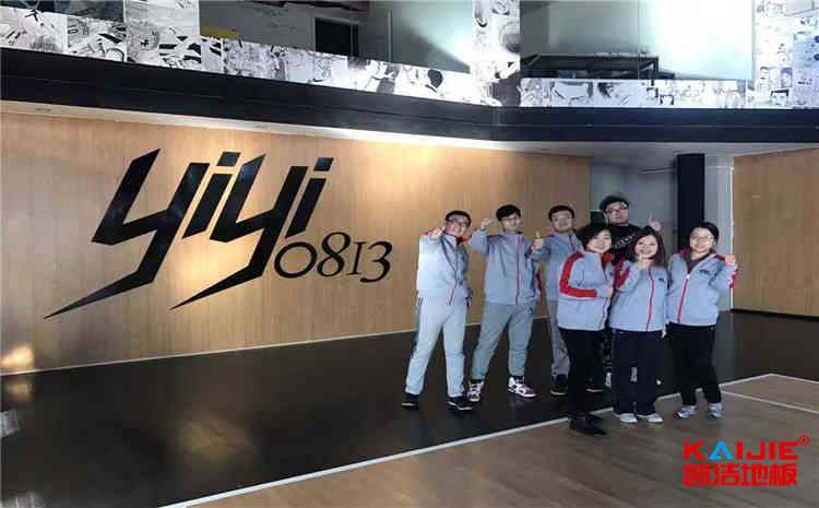nba籃球場地板是什么牌子