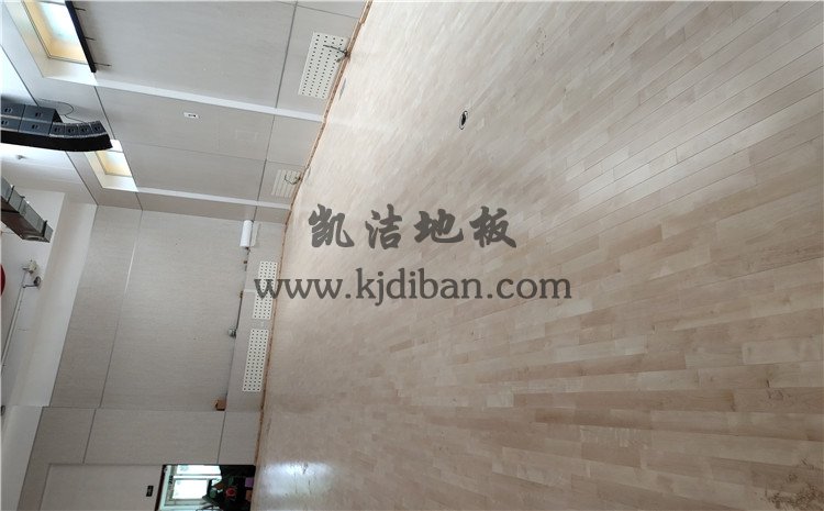 北京回龍觀育新學(xué)校籃球館木地板