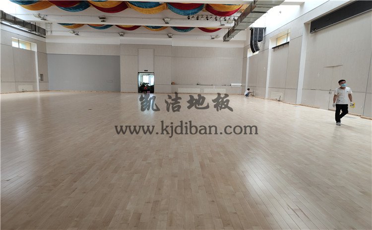 北京回龍觀育新學(xué)校籃球館木地板