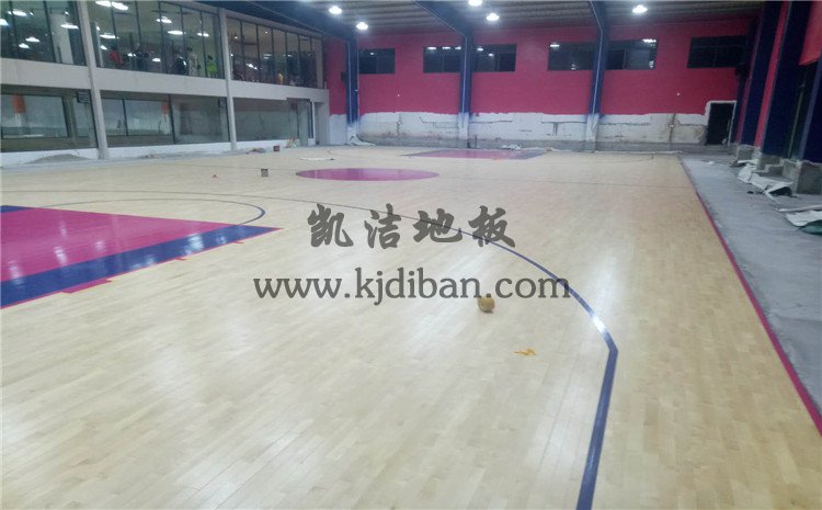 湖北武漢體育中心運(yùn)動(dòng)木地板項(xiàng)目-凱潔實(shí)木運(yùn)動(dòng)地板廠家